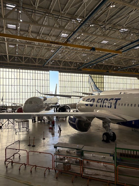 Aviation mechanic inspecting a B717 aircraft in a maintenance hangar