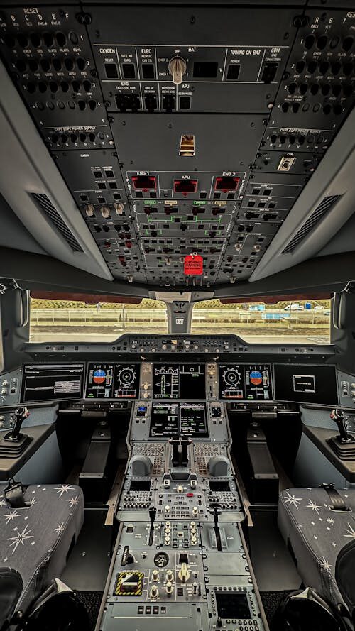 Airbus A320 cockpit instruments